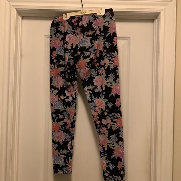 3 for $20 bundle Garage floral leggings lightly worn - Picture 2 of 4